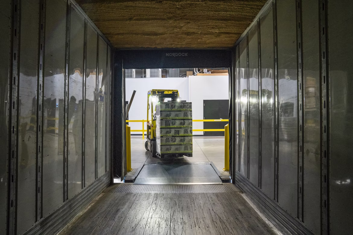 Choosing the Right Residential Mover for a Smooth Moving Experience